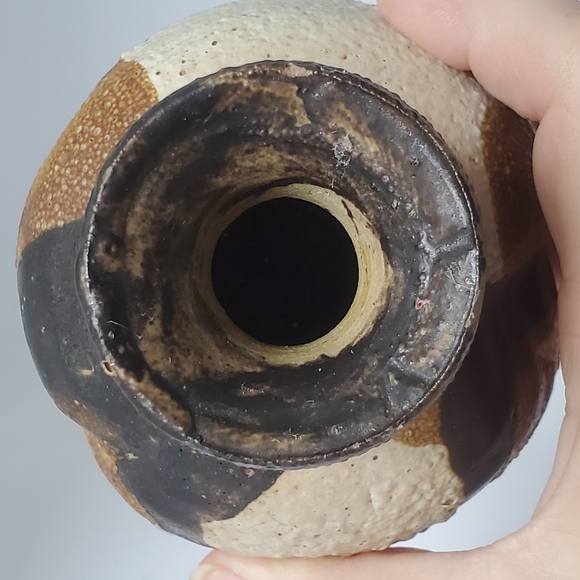 Signed Studio Pottery Vase Great Texture - Picture 9 of 10